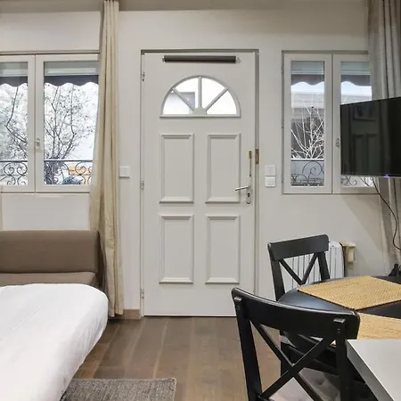 La Du Louvre Apartment