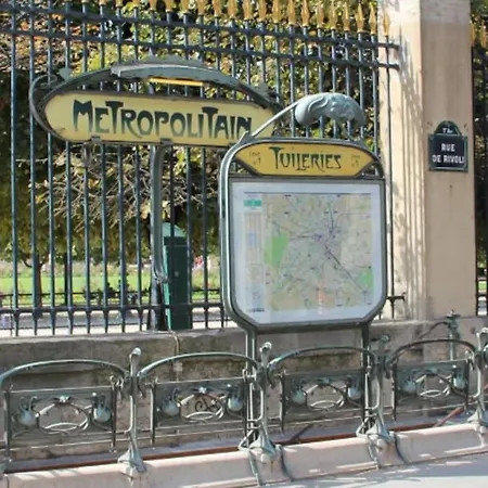 La Du Louvre Apartment