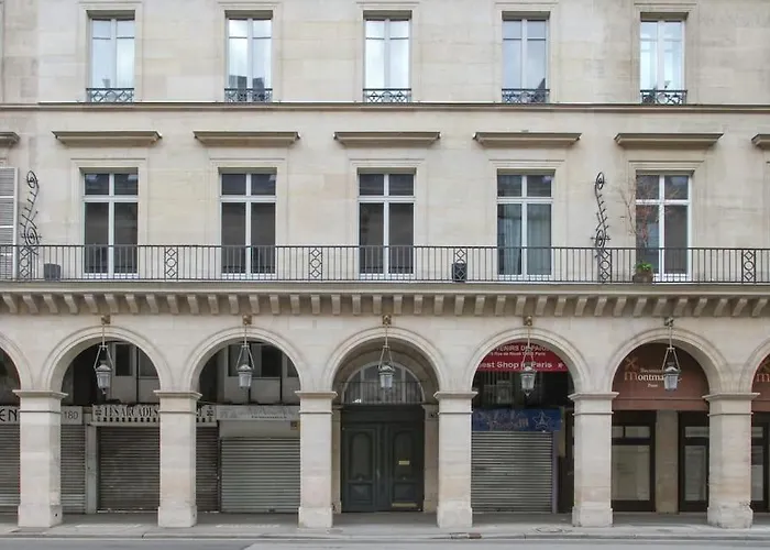 La Du Louvre * パリ